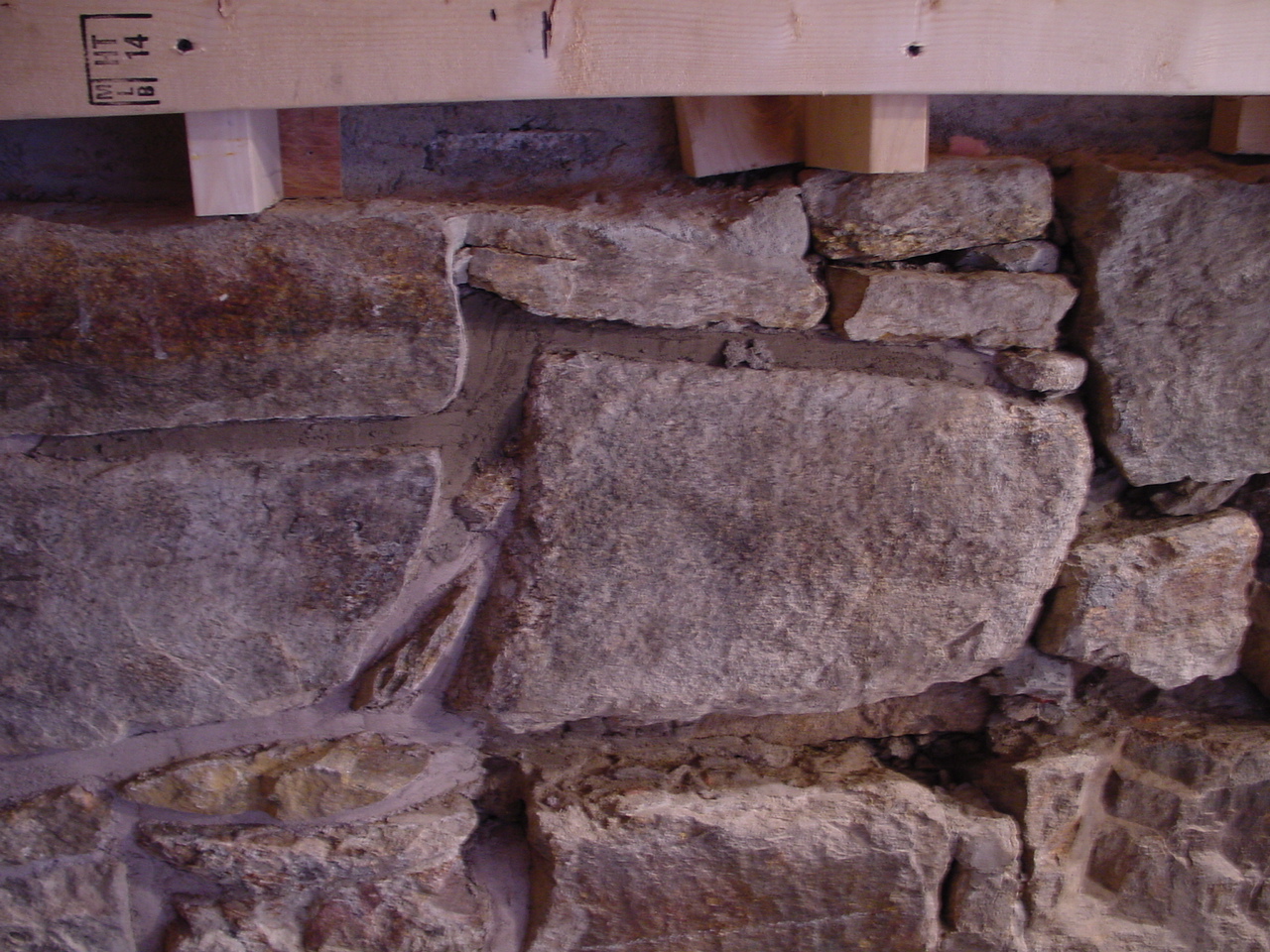 Re-mortar stones